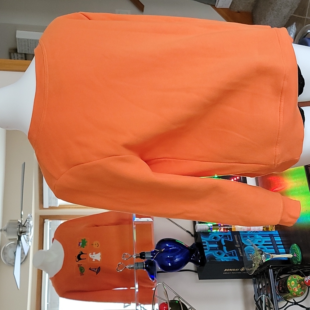 Halloween sweatshirt. Med.